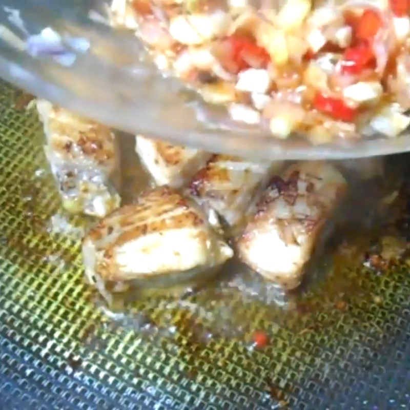 Bước 3 Chiên cá Cá cờ chiên sả ớt