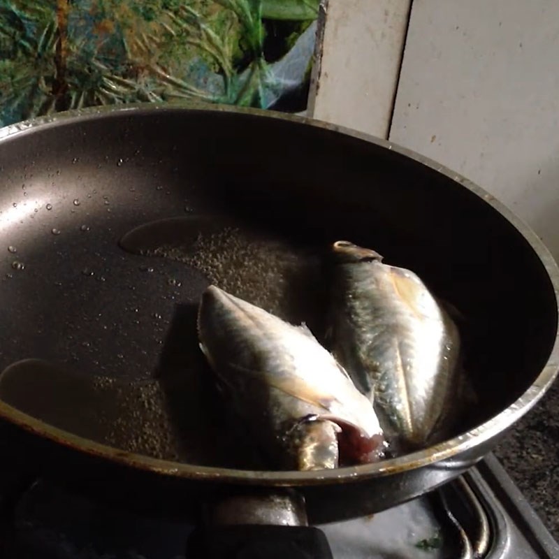 Bước 2 Chiên cá Cá ngân chiên giòn