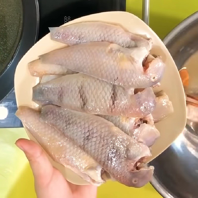 Bước 3 Chiên cá mó Cá mó chiên giòn