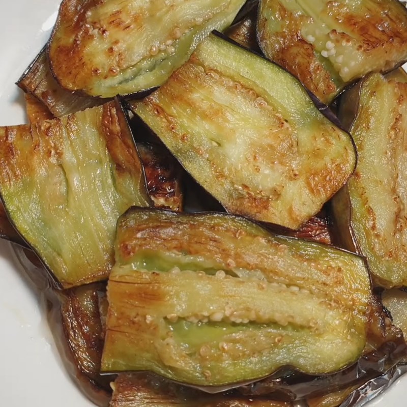 Bước 2 Chiên cà tím Cà tím chiên sốt nước tương