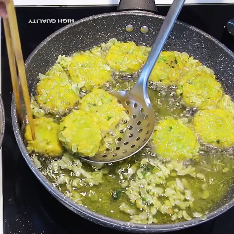 Bước 4 Chiên chả cốm Chả cốm chay