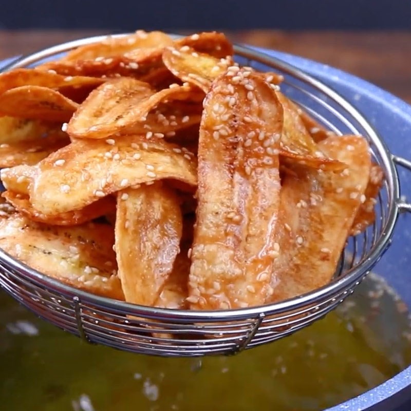 Bước 2 Chiên chuối Snack chuối chiên mè