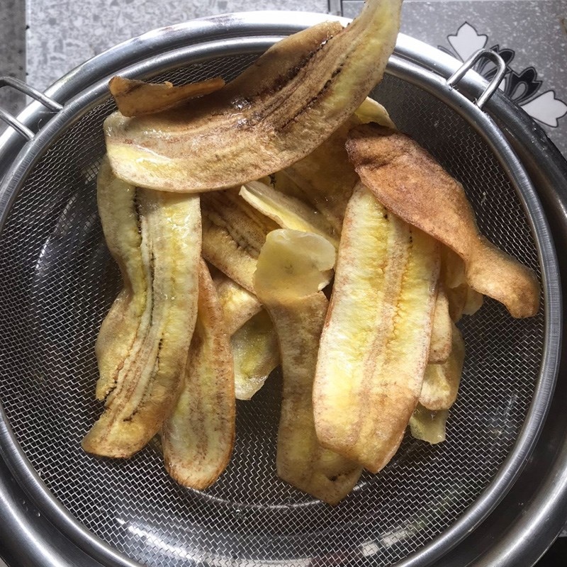 Bước 2 Chiên chuối Chuối xanh ngào đường