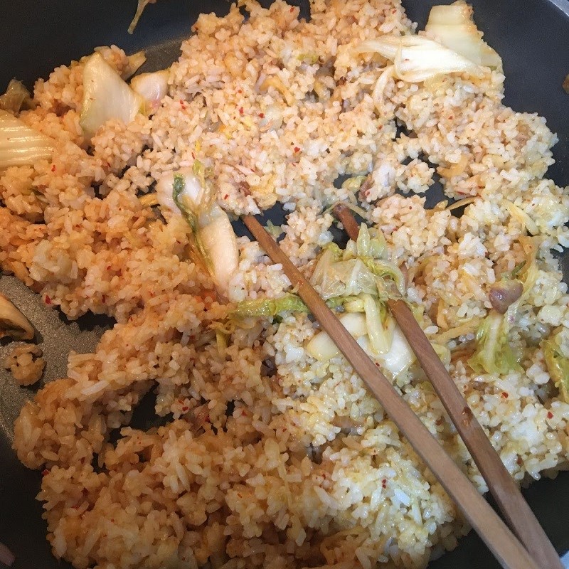 Bước 2 Chiên cơm Cơm rang kim chi (công thức được chia sẻ từ người dùng)