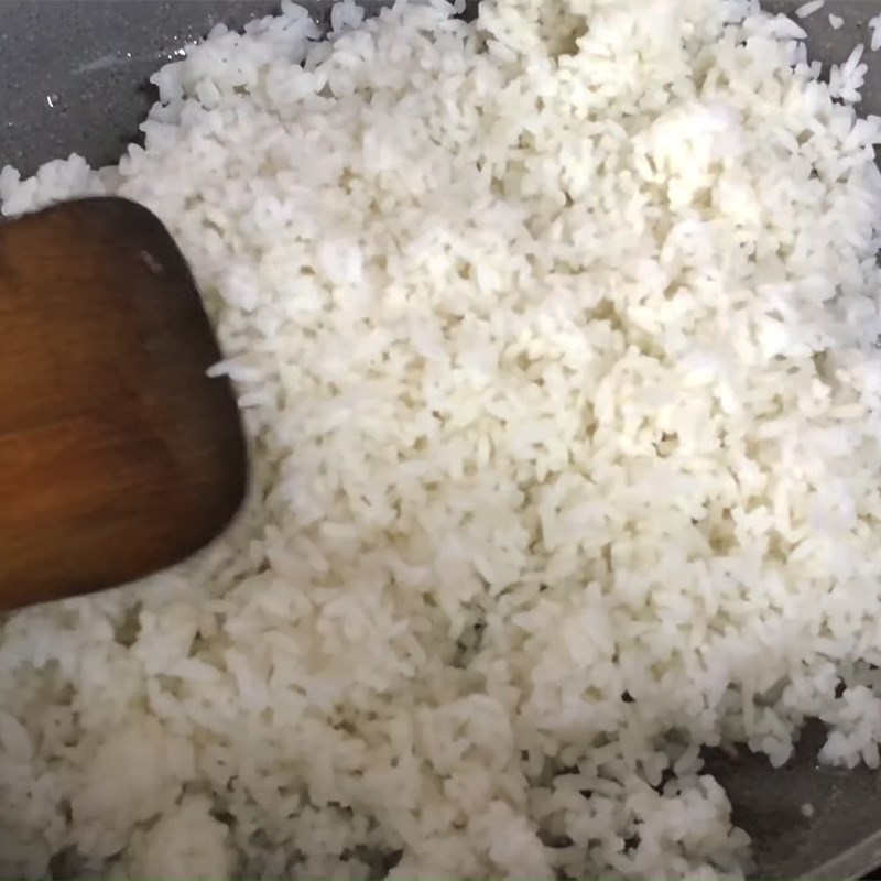 Bước 2 Chiên cơm Cơm chiên muối é