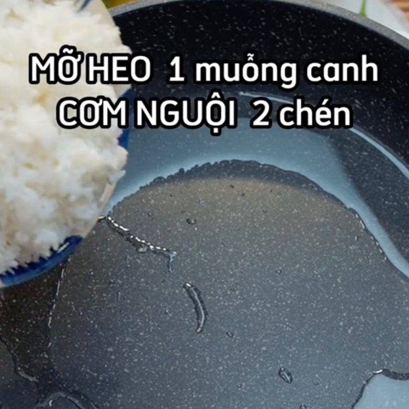 Bước 4 Chiên cơm Cơm chiên muối ớt xanh (Công thức từ kênh Tiktok Cách Nấu Ngon cùng Cách Nấu Ngon)