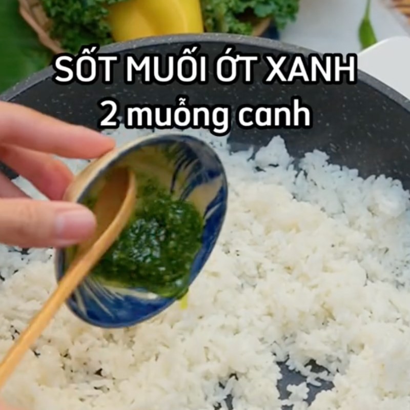 Bước 4 Chiên cơm Cơm chiên muối ớt xanh (Công thức từ kênh Tiktok Cách Nấu Ngon cùng Cách Nấu Ngon)