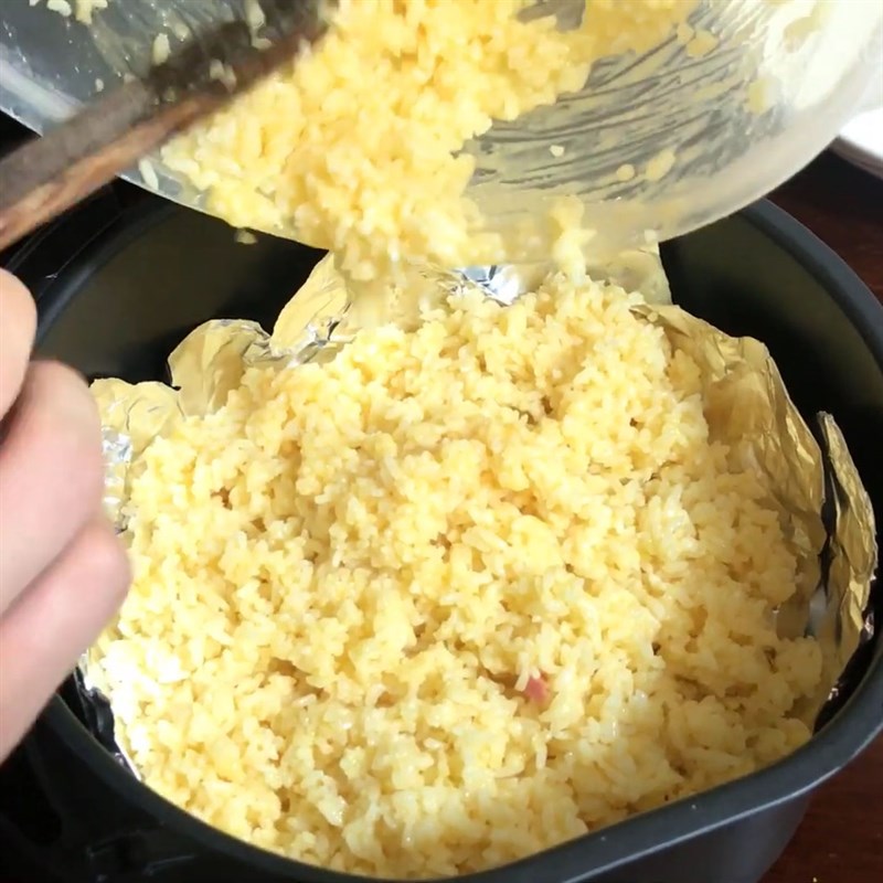 Bước 3 Chiên cơm Cơm rang bằng nồi chiên không dầu