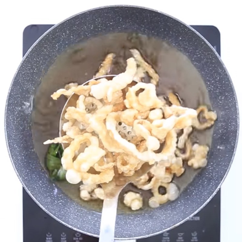 Bước 5 Chiên da heo Da heo chiên giòn sốt thái