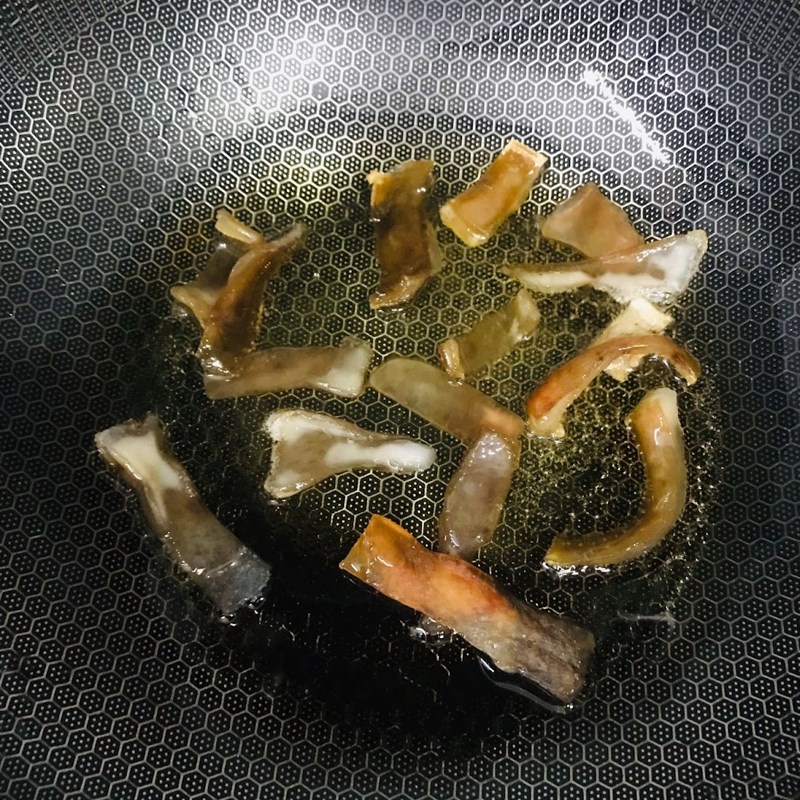 Bước 4 Chiên da heo Da heo chiên nước mắm