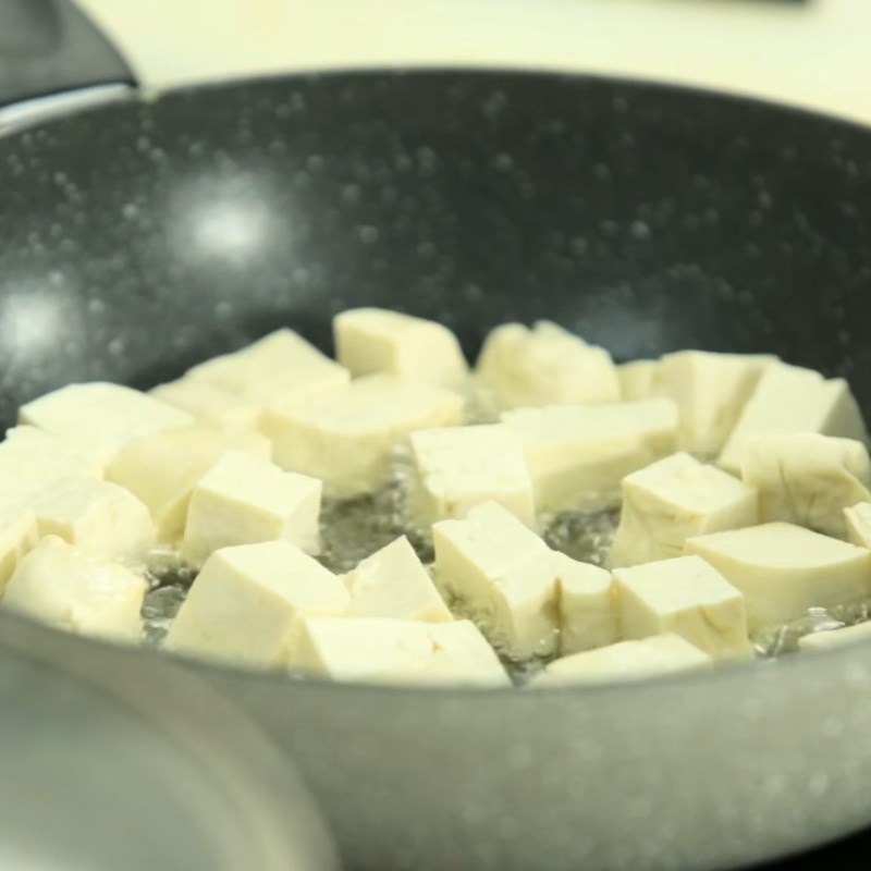 Bước 3 Chiên đậu Canh cua tôm chua