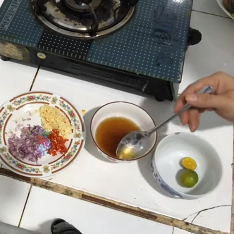 Bước 4 Chiên đậu đũa bọc chả cá Đậu đũa cuộn chả cá