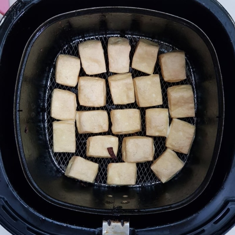 Bước 3 Chiên đậu hũ Lươn om chuối đậu