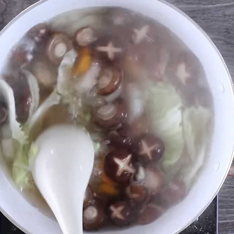 Bước 4 Nấu nước dùng Hủ tiếu hoành thánh chay