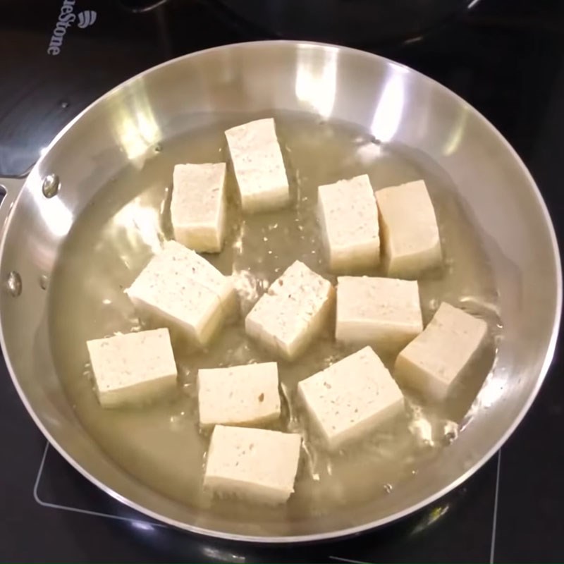 Bước 4 Chiên đậu hũ và xào cà chua Bún riêu tôm khô