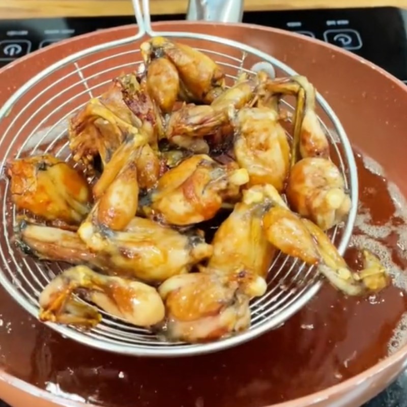 Bước 3 Chiên ếch Ếch rang muối (Công thức được chia sẻ từ Tiktok Cách Nấu Ngon cùng Cách Nấu Ngon)