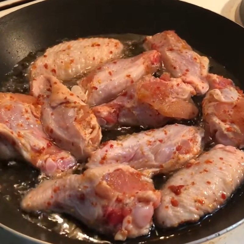 Bước 3 Chiên gà Gà chiên muối ớt