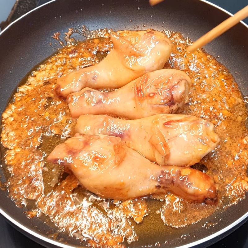 Bước 3 Chiên gà Đùi gà chiên mật ong