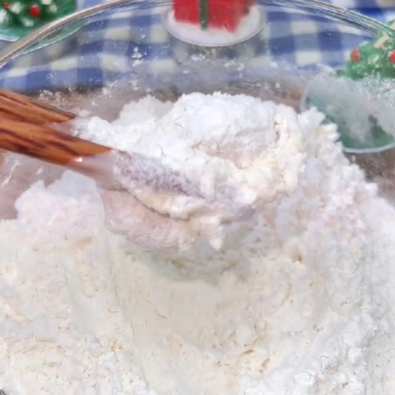 Bước 2 Chiên gà Gà chiên sốt bơ tỏi (Công thức được chia sẻ từ Tiktok Cách Nấu Ngon cùng Cách Nấu Ngon)