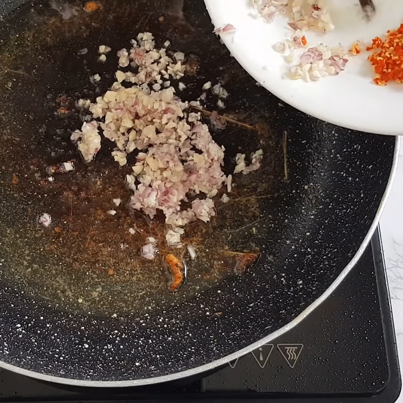 Bước 4 Chiên gà Gà chiên sả ớt với sả cọng