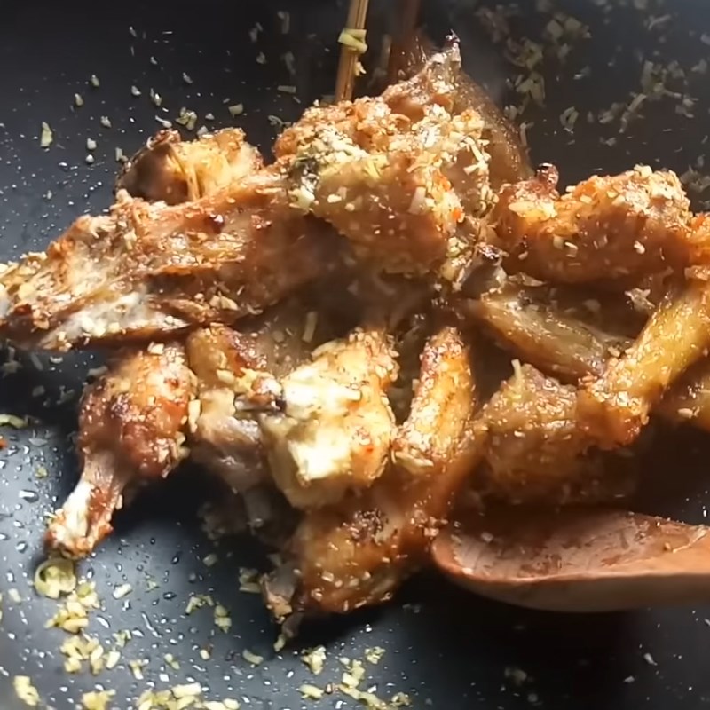 Bước 4 Chiên gà với sả ớt Gà chiên sả ớt