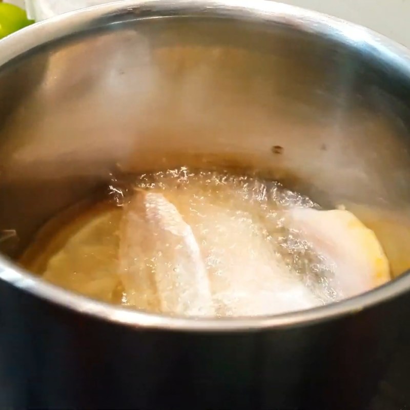 Bước 2 Chiên khô Khô cá đù cháy tỏi