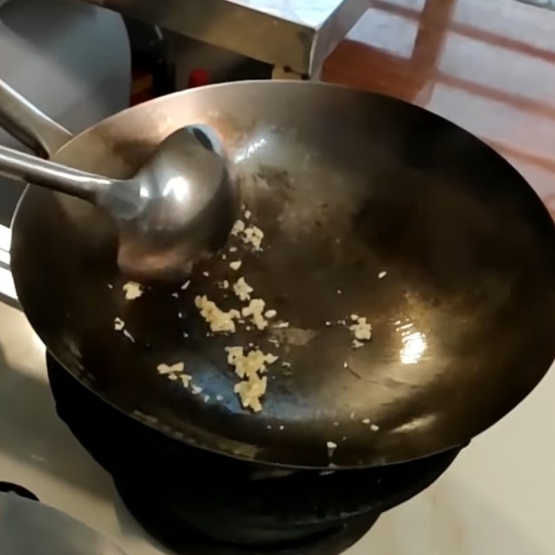 Bước 4 Chiên khô cá với nước mắm Khô cá đuối chiên nước mắm