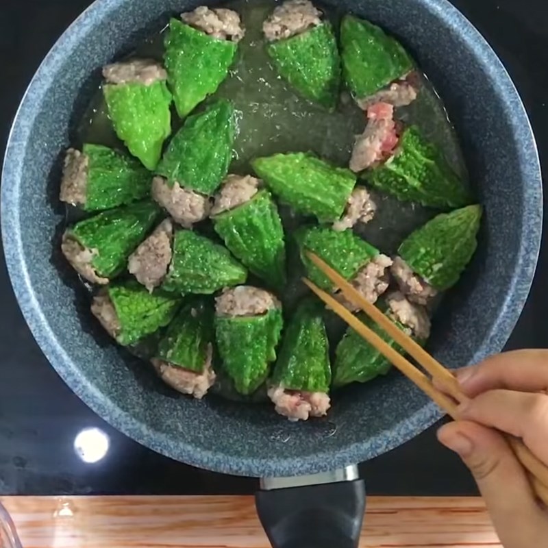 Bước 4 Chiên khổ qua Khổ qua nhồi thịt kho nước tương