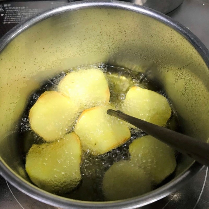 Bước 2 Chiên khoai lang Khoai lang chiên bơ (công thức được chia sẻ từ người dùng)