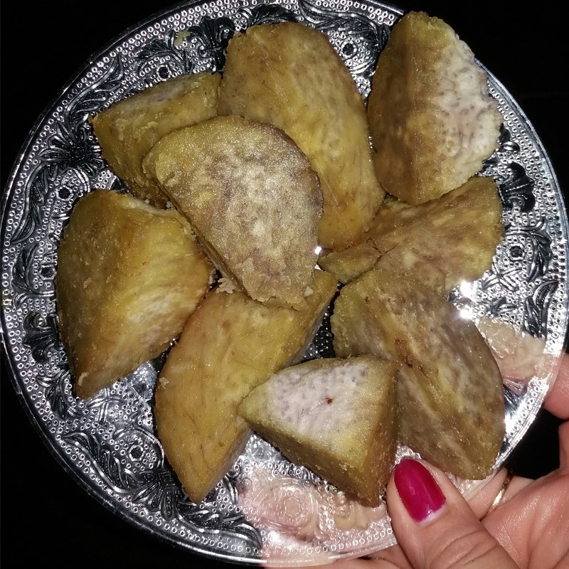 Bước 2 Chiên khoai môn Cà ri tôm