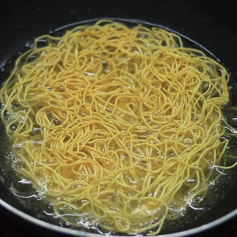 Bước 6 Chiên mì Mì xào giòn hải sản
