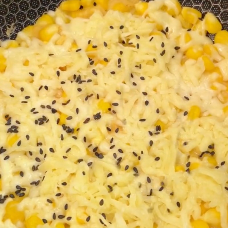 Bước 3 Chiên pizza bắp Pizza bắp phô mai (Công thức từ kênh tiktok Cách Nấu Ngon cùng Cách Nấu Ngon)
