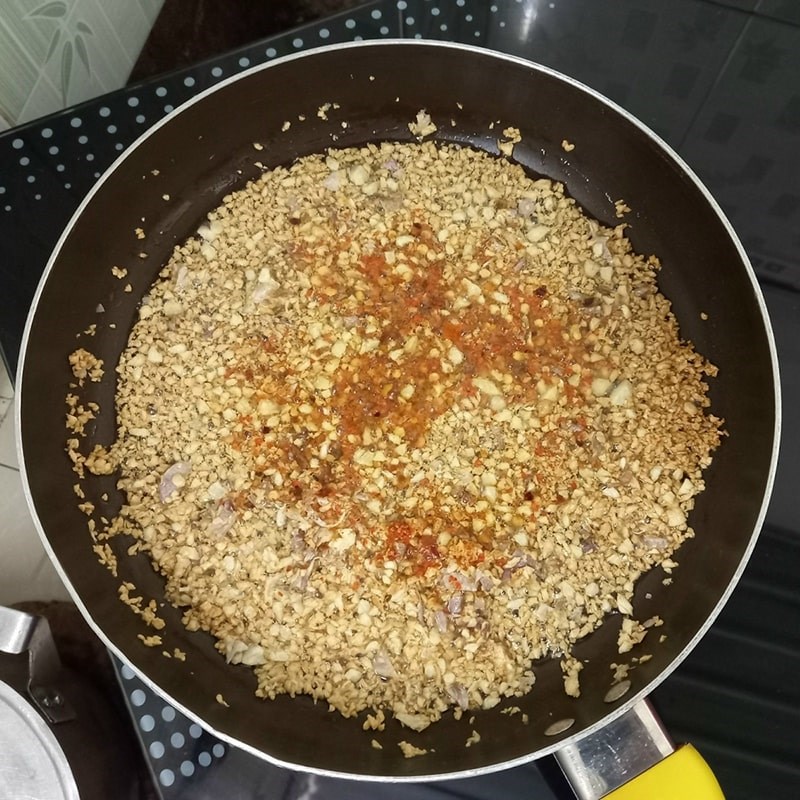 Bước 2 Phi tỏi Mực nướng sa tế