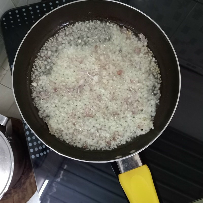Bước 2 Phi tỏi Mực nướng sa tế