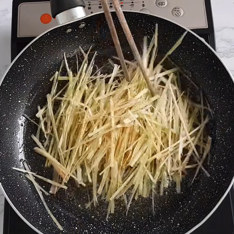 Bước 3 Chiên sả cọng Gà chiên sả ớt với sả cọng