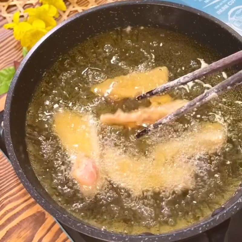 Bước 2 Chiên sụn gà Sụn gà chiên bơ tỏi (Công thức được chia sẻ từ Tiktok Vào Bếp cùng Cách Nấu Ngon)