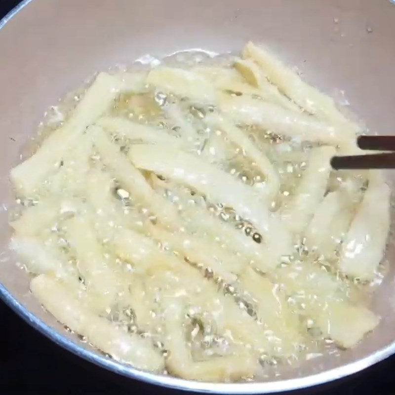 Bước 2 Chiên sườn Gỏi bắp cải cà rốt sườn chay