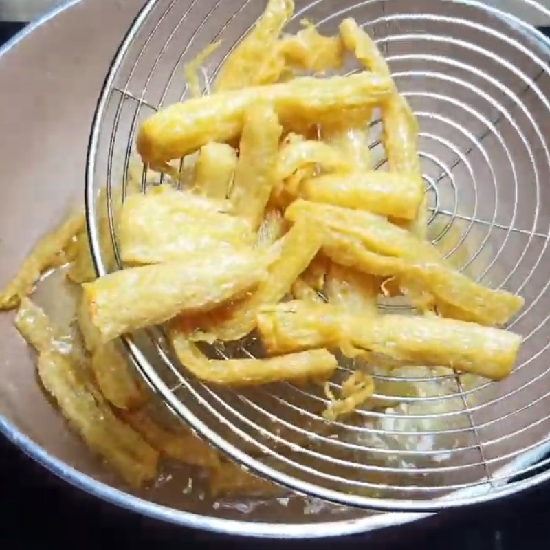 Bước 2 Chiên sườn Gỏi bắp cải cà rốt sườn chay