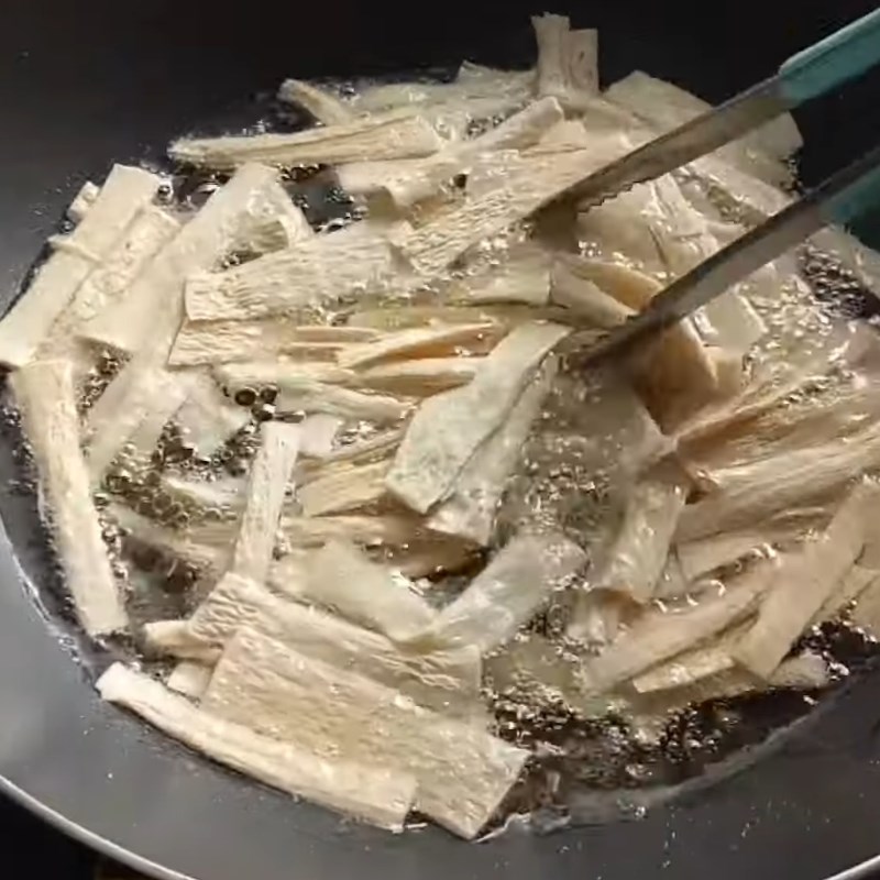 Bước 2 Chiên sườn non Sườn non chay chiên sả ớt