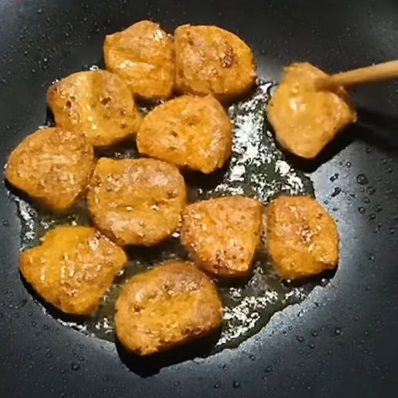 Bước 3 Chiên sườn non chay Sườn chay kho nấm đùi gà