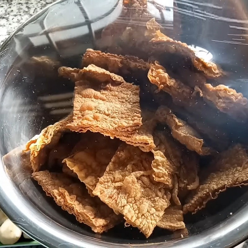 Bước 2 Chiên tàu hũ ky Hủ tiếu chay miền Tây