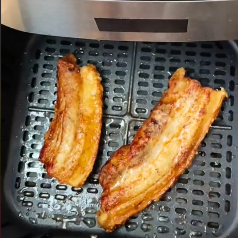 Bước 2 Chiên thịt Ba rọi lắc sả tắc (Công thức được chia sẻ từ Tiktok Cách Nấu Ngon cùng Cách Nấu Ngon)