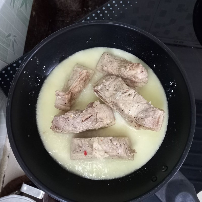 Bước 2 Chiên thịt heo Thịt ba rọi chiên nước mắm (công thức được chia sẻ từ người dùng)