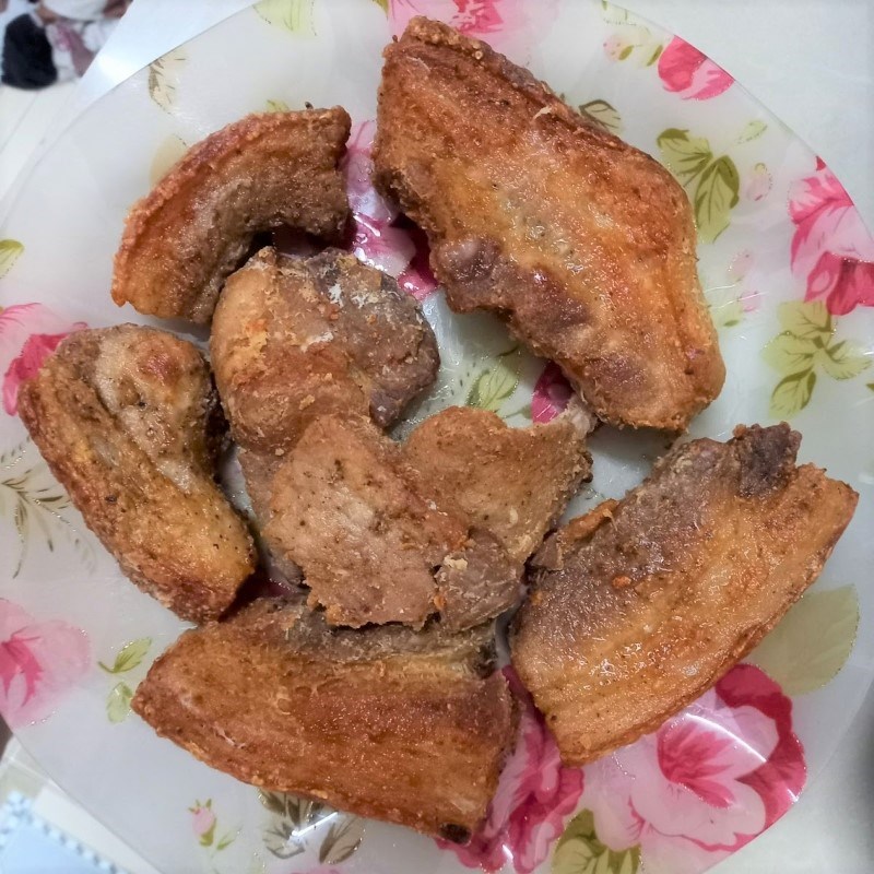 Bước 2 Chiên thịt heo Thịt ba rọi chiên nước mắm (công thức được chia sẻ từ người dùng)