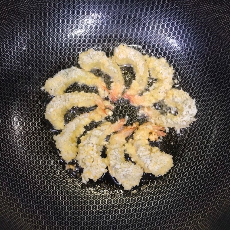 Bước 4 Chiên tôm Tôm chiên xù
