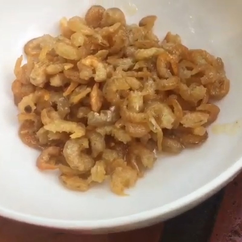 Bước 2 Chiên tôm khô Gỏi đu đủ tôm khô
