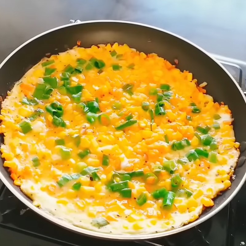 Bước 4 Chiên trứng Trứng chiên bắp (ngô)