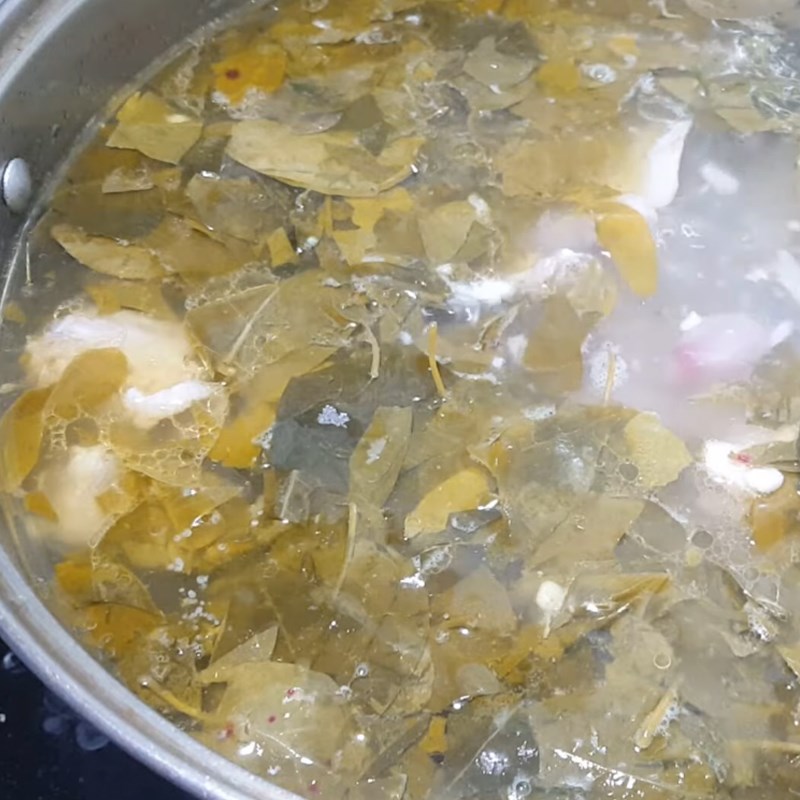 Bước 5 Nấu lẩu Lẩu gà lá giang