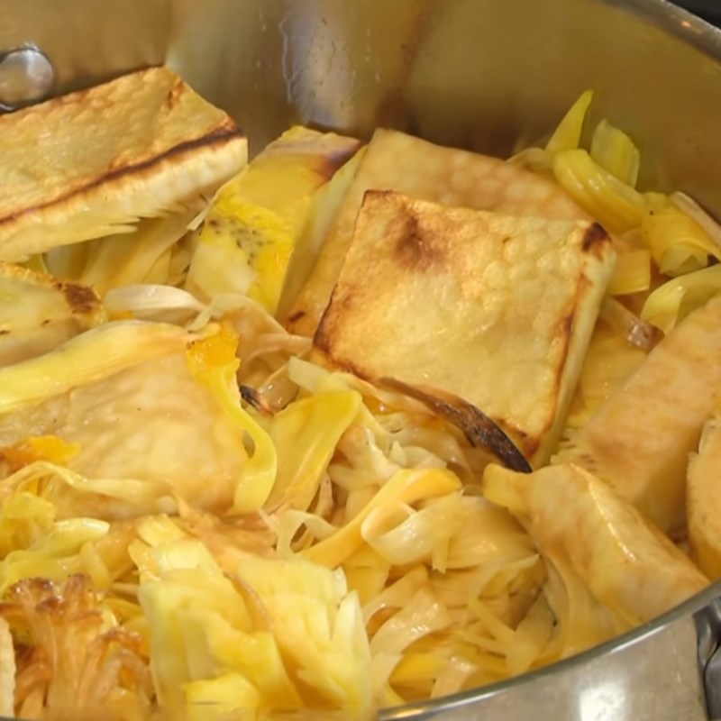 Bước 3 Chiên xơ mít Xơ mít kho sả ớt