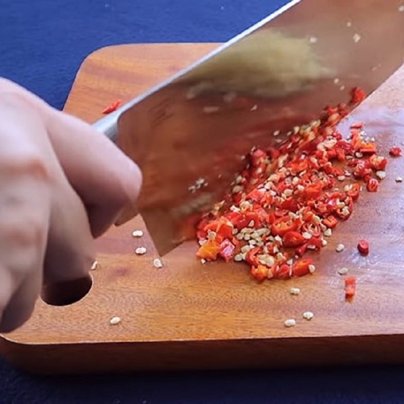Bước 1 Sơ chế các nguyên liệu Da heo xào sả ớt